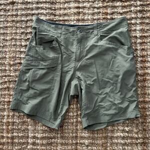 Mountain Hardwear Men’s Nylon Cargo Shorts – Size 33/9 – Olive green